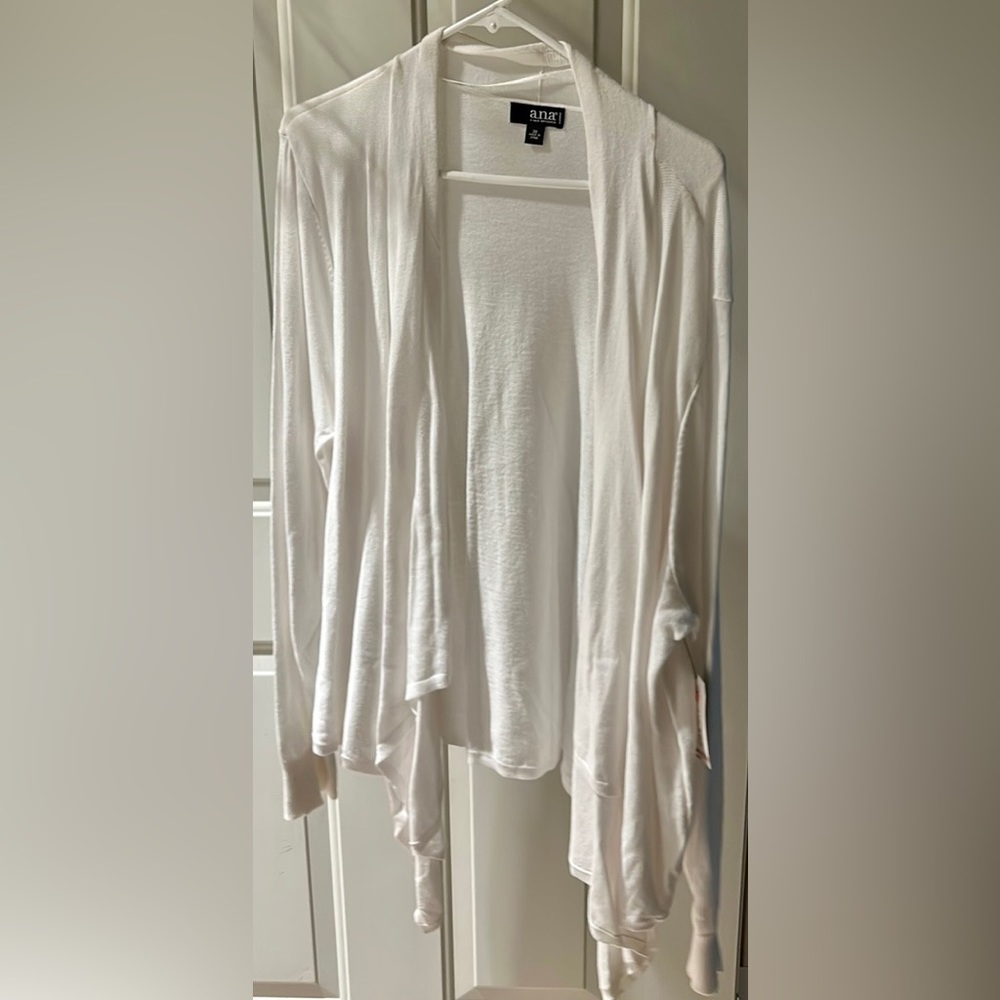 3x white women’s sweater